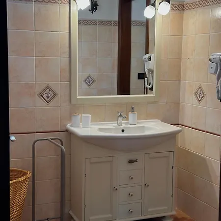 Casetta Immersa Nel Verde, Lontano Dal Caos * Lampedusa